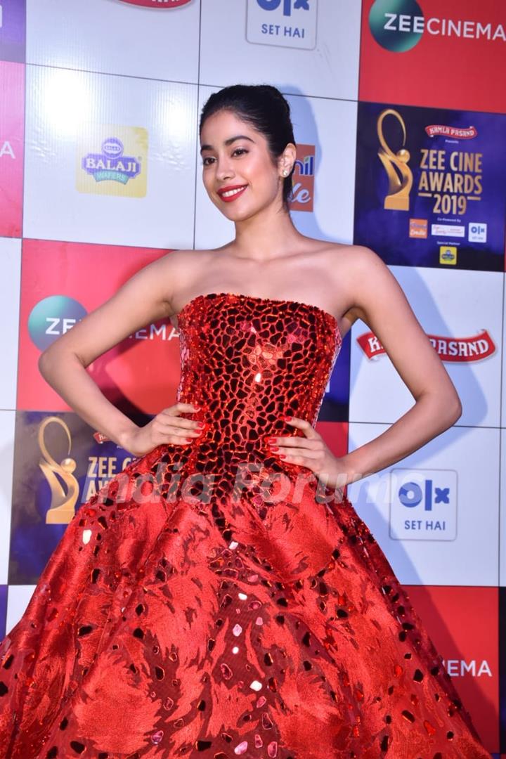 Janhvi Kapoor at Zee Cine Awards!