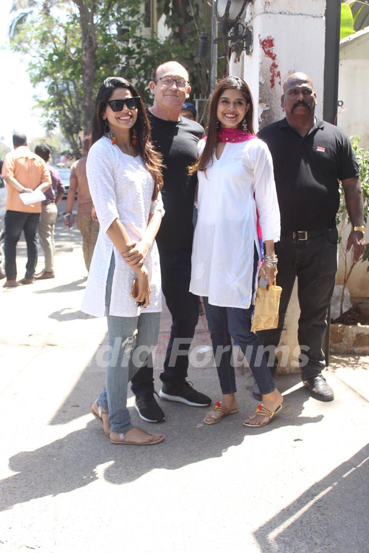 Bollywood stars celebrate Holi around the town!