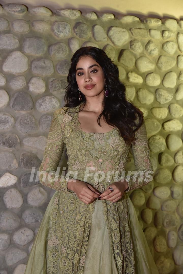 Janhvi Kapoor attends Filmfare's 1st Anniversary at Middle east!