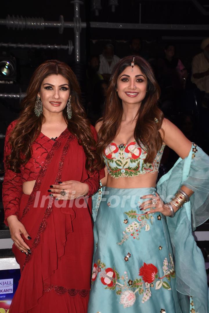 Raveena Tandon and Shilpa Shetty on the sets of Super Dancer 3!