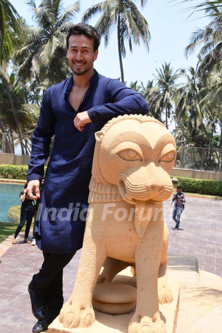 Tiger Shroff caught in a candid moment at the song launch for SOTY 2!