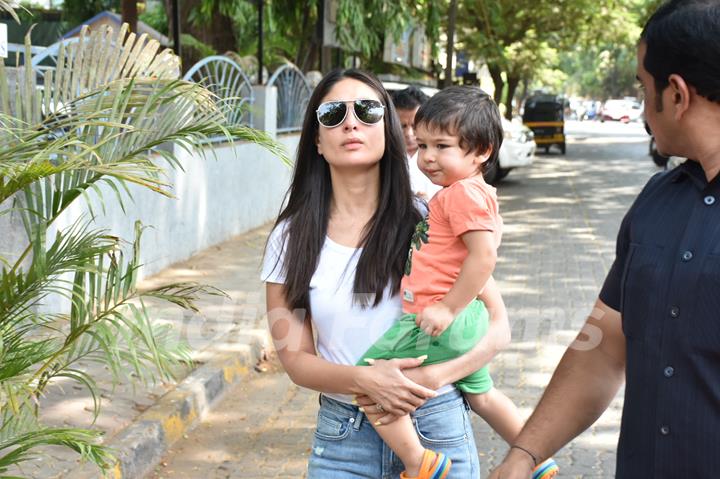 Kareena Kapoor casts her Vote!