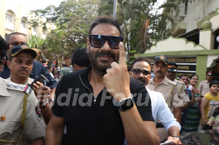 Ajay Devgan casts his vote!