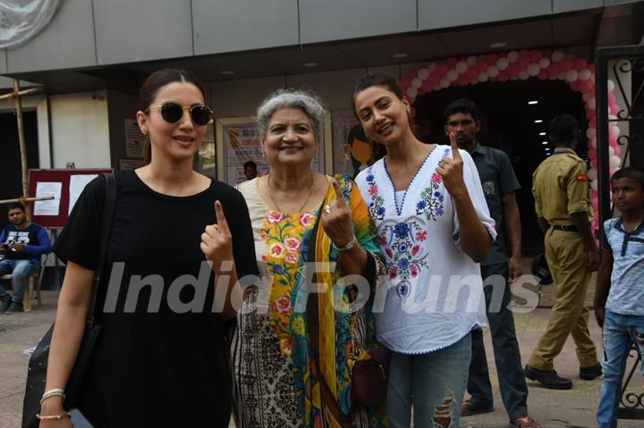 Bollywood celebrities cast their Vote!