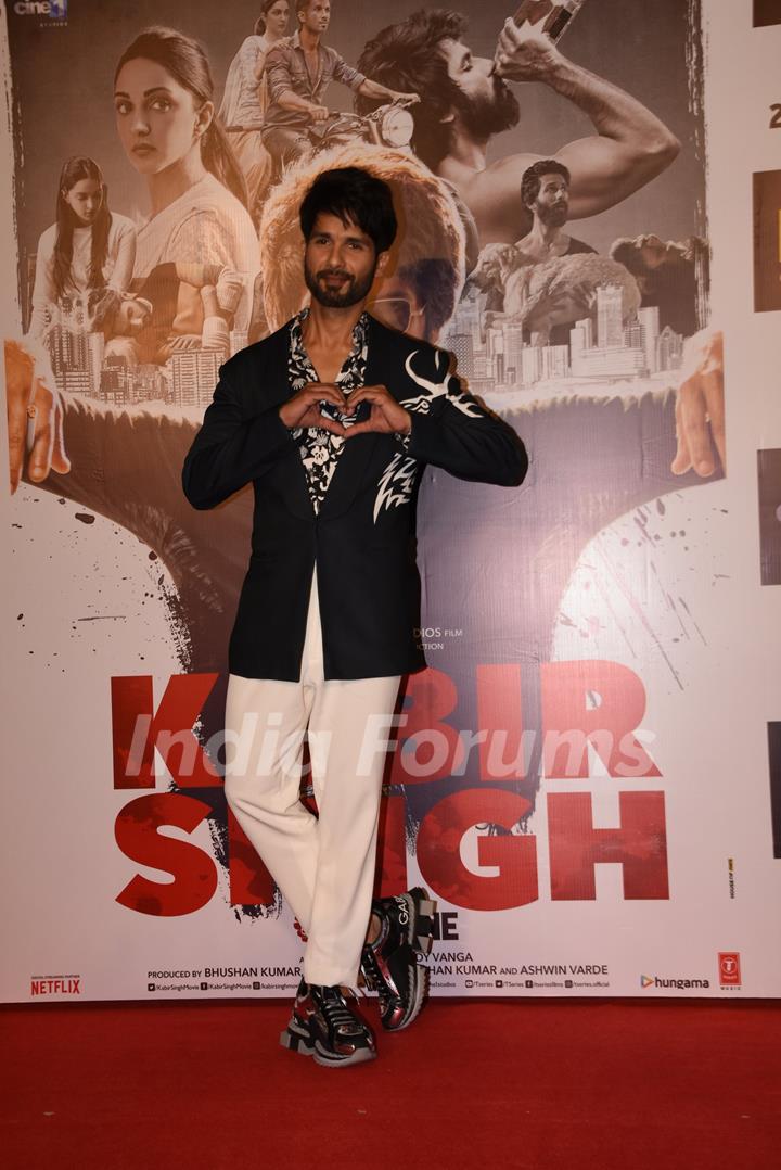 Shahid kapoor snapped  at the promotions of Kabir Singh