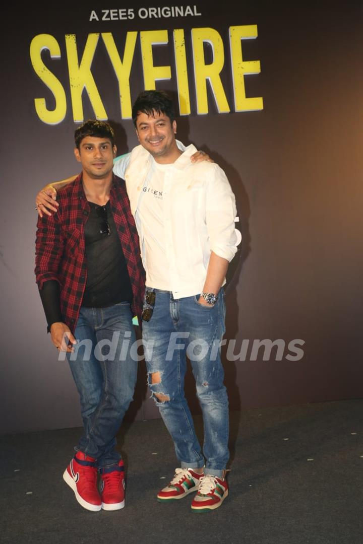 Jisshu Sengupta and Prateik Babbar snapped at the Press Conference of Zee5 original's Skyfire