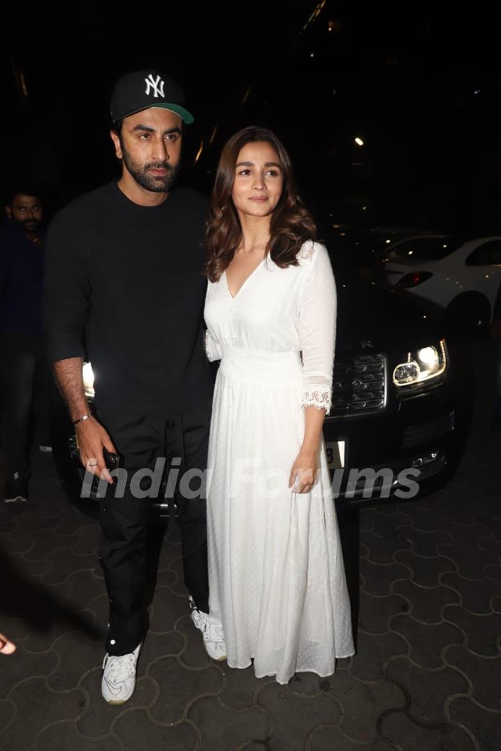 Ranbir kapoor with Alia Bhatt spotted at special screening of 'De De Pyar De'