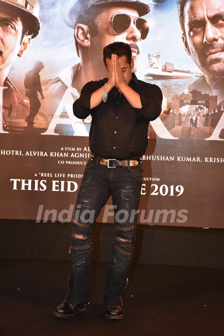Salman Khan posing at Bharat song launch 