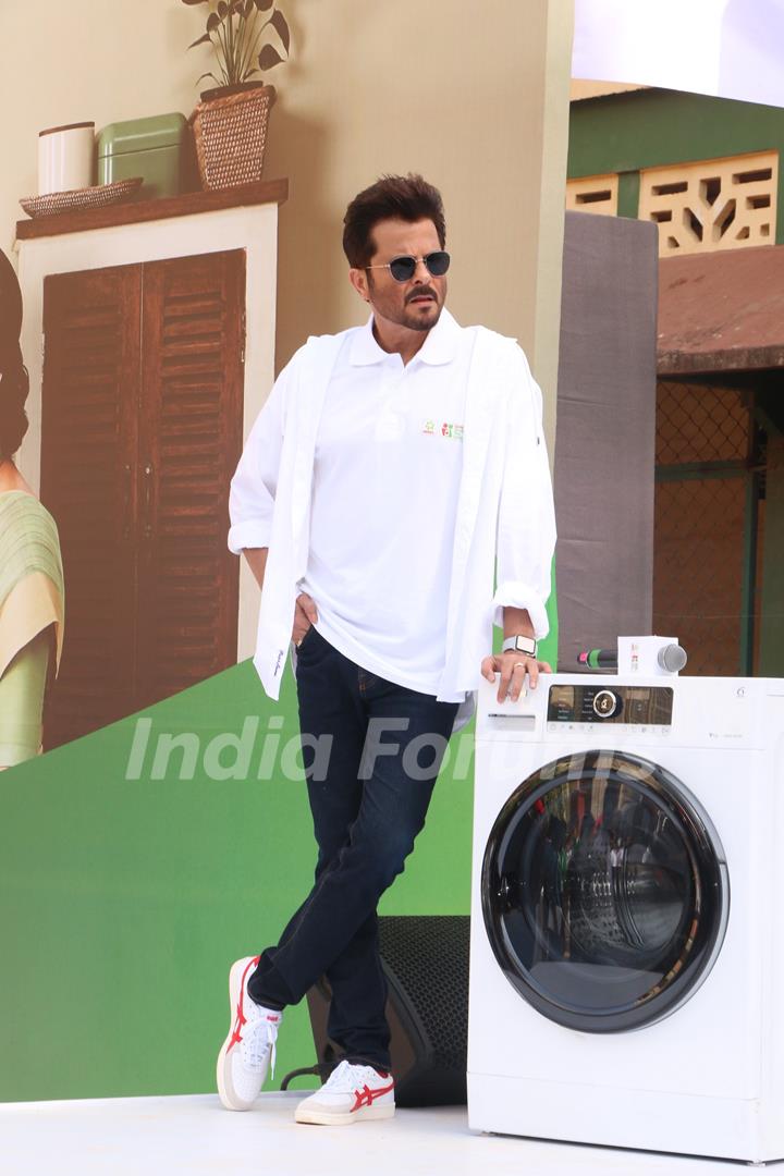 laundry never looked so cool- Anil kapoor at the Ariel #Sharetheload culmination event