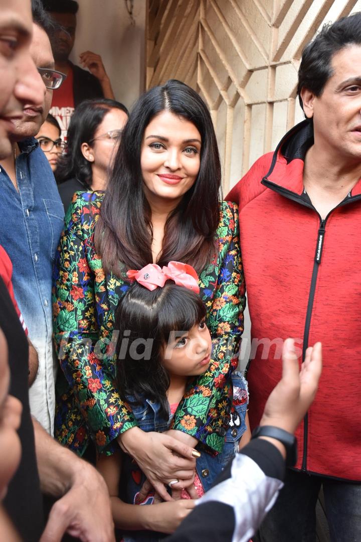 Bollywood Diva Aishwarya Rai Bachchan poses for a picture with Aaradhya Bachchan