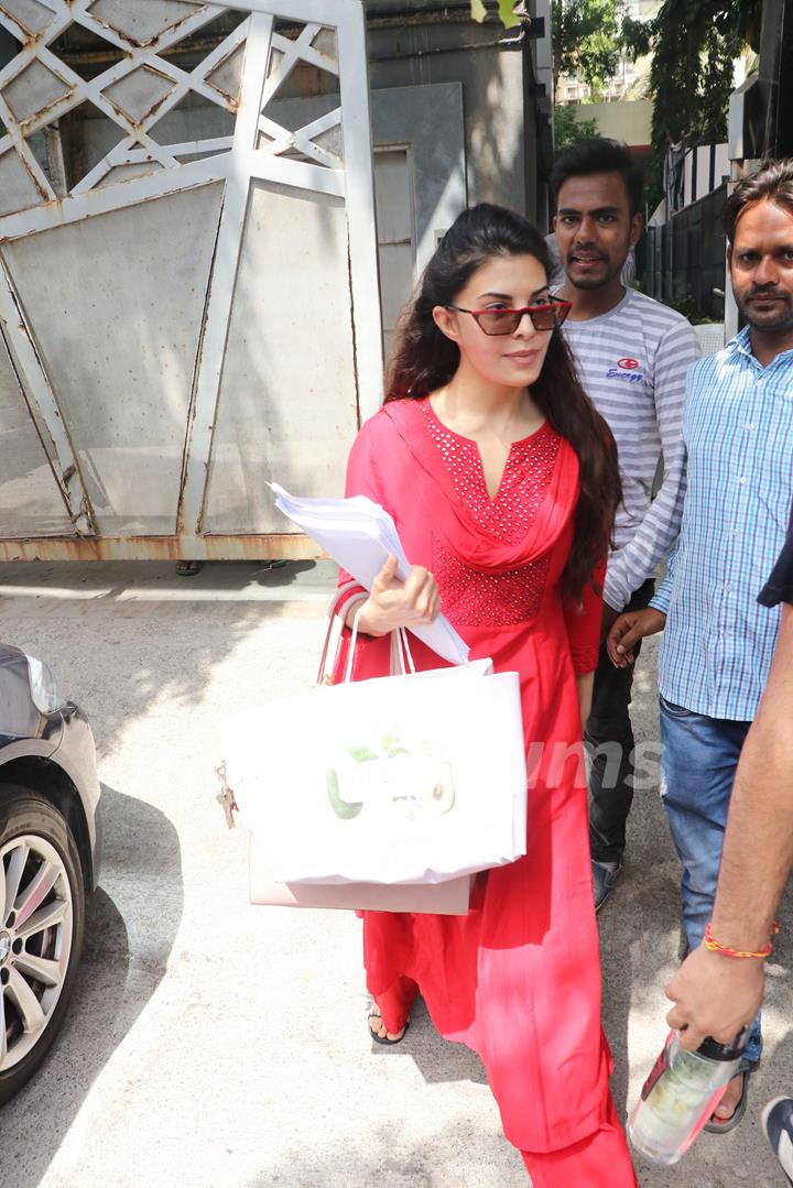 Jacqueline Fernandez snapped around the town!