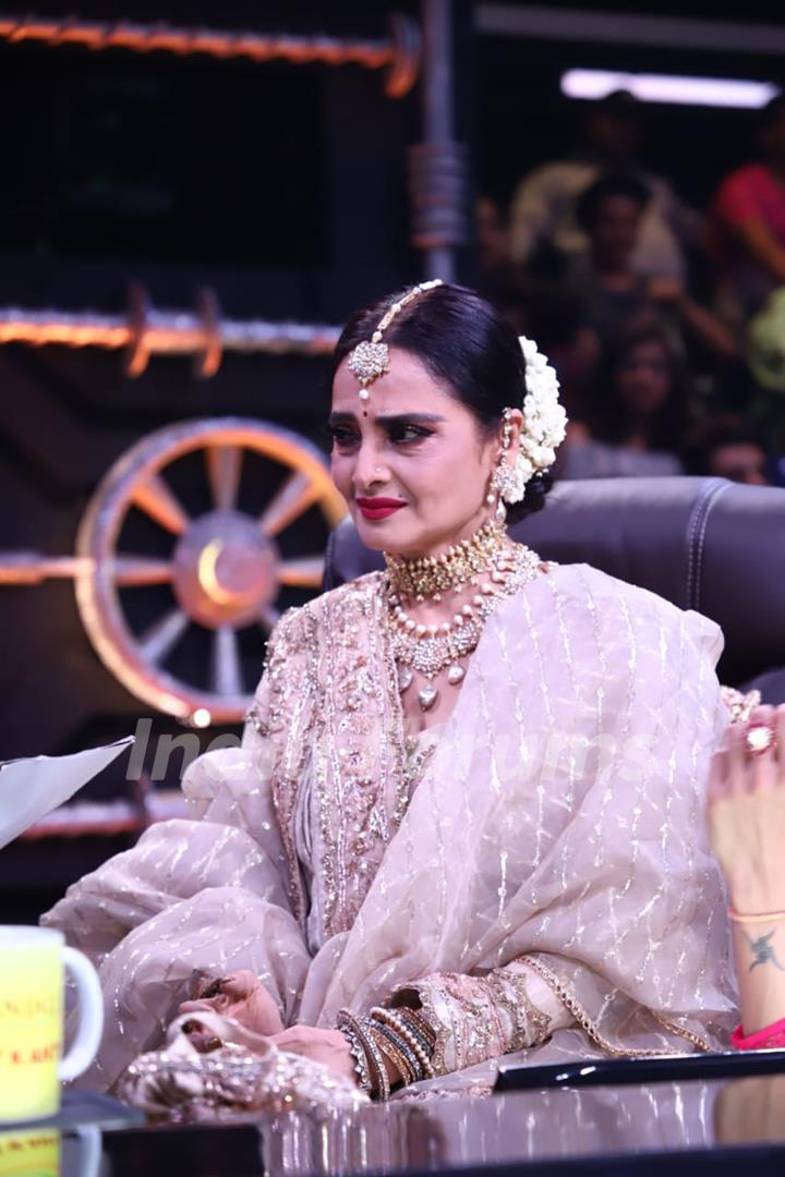 The queen of Bollywood, Rekha at the sets of Super Dancer 3