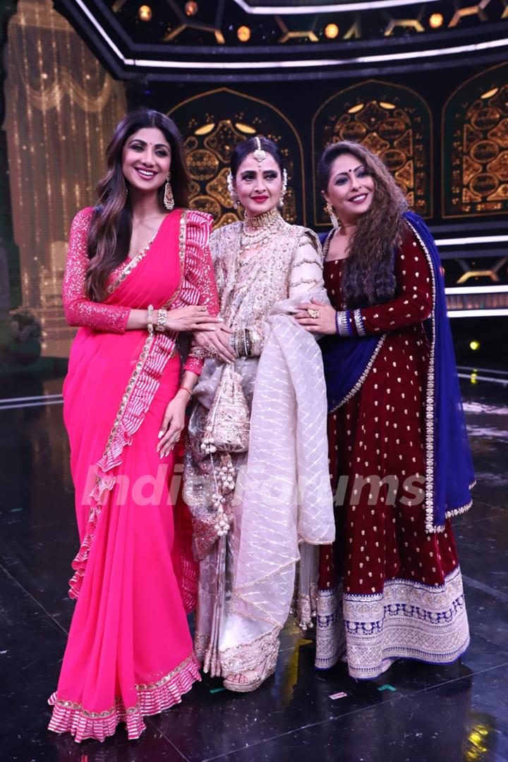 Shilpa Shetty, Rekha and Geeta Kapoor snapped at the sets of Super Dancer 3!