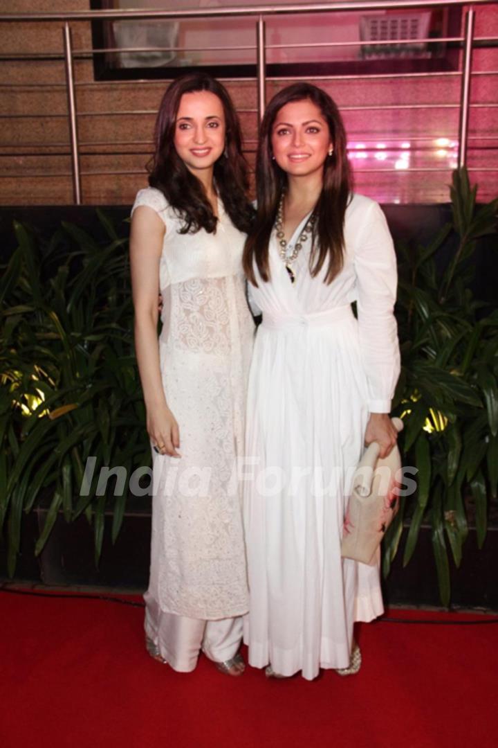 Sanaya Irani and Drashti Dhami posing at  snapped at the premiere of Umrao Jaan, the musical in Mumbai 