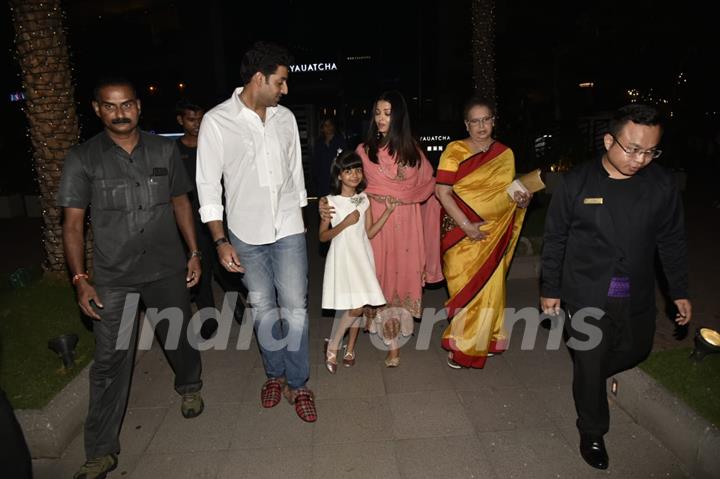 Abhishek Bachchan and Aishwarya Rai Bachchan spotted around the town!