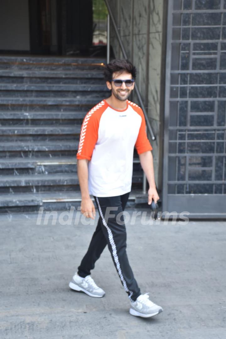 Kartik Aaryan spotted around the town 