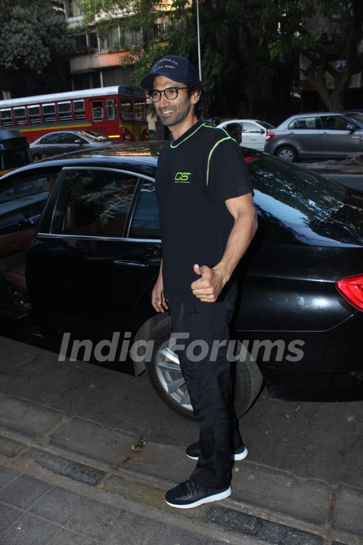 Aditya Roy Kapur snapped around the town!