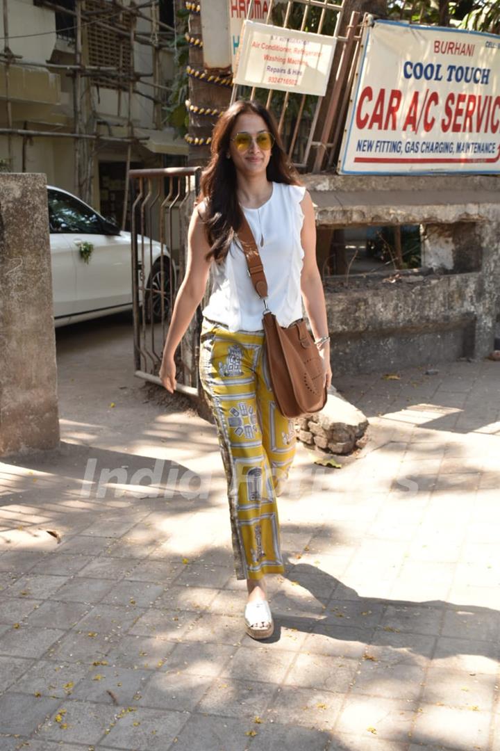 Gayatri Oberoi snapped around the town!