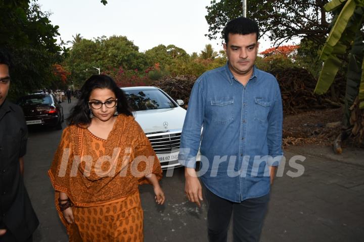 Vidya Balan with husband Siddharth Roy Kapur pay their last respects to Veeru Devgan