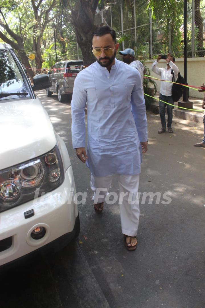 Saif Ali Khan at Ajay Devgan's house