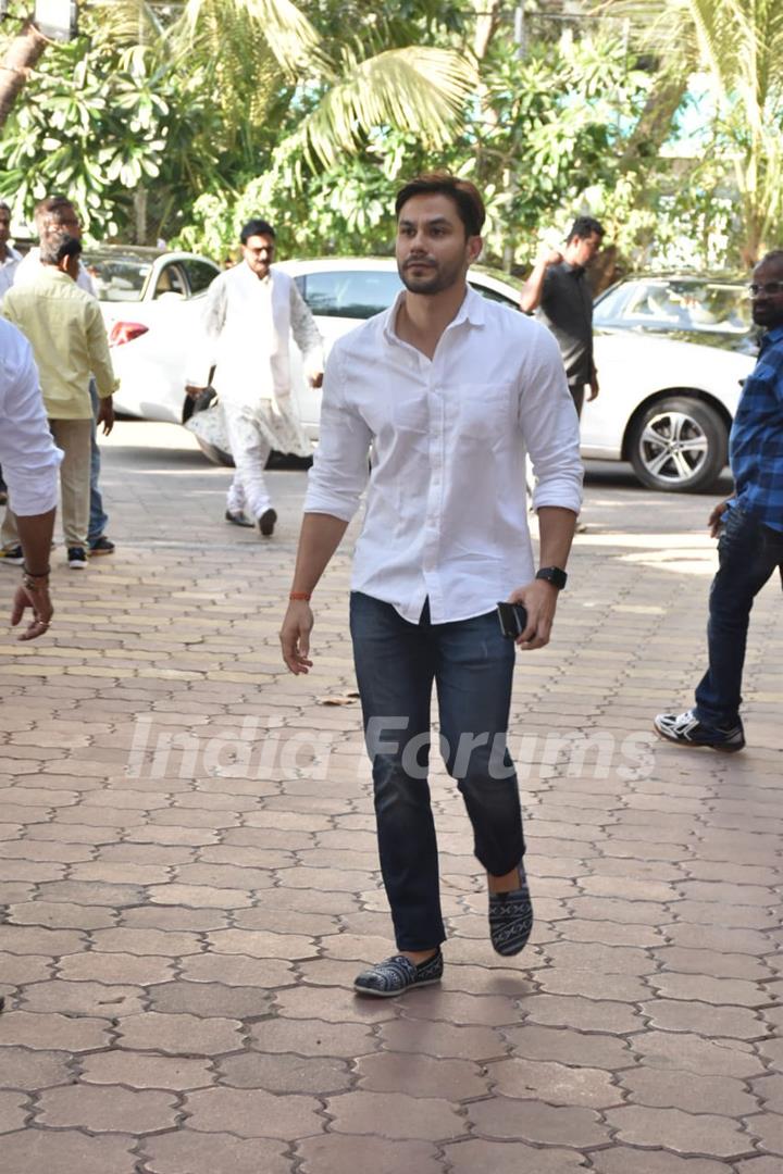 Kunal Khemu at Veeru Devgan prayer meet 