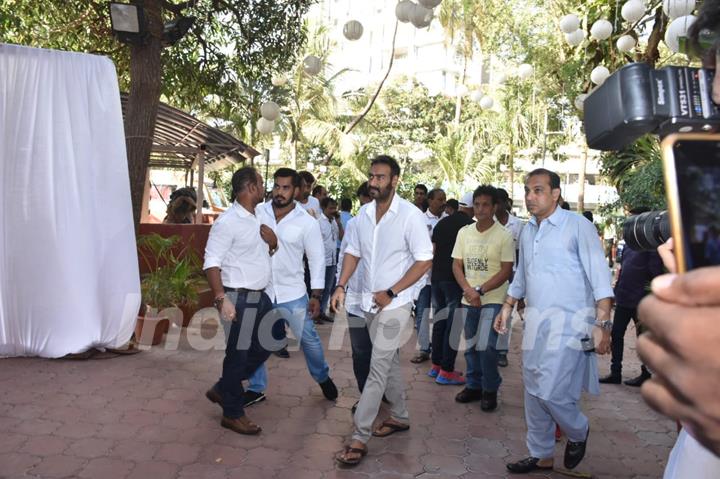 Ajay Devgan at his father prayer meet 