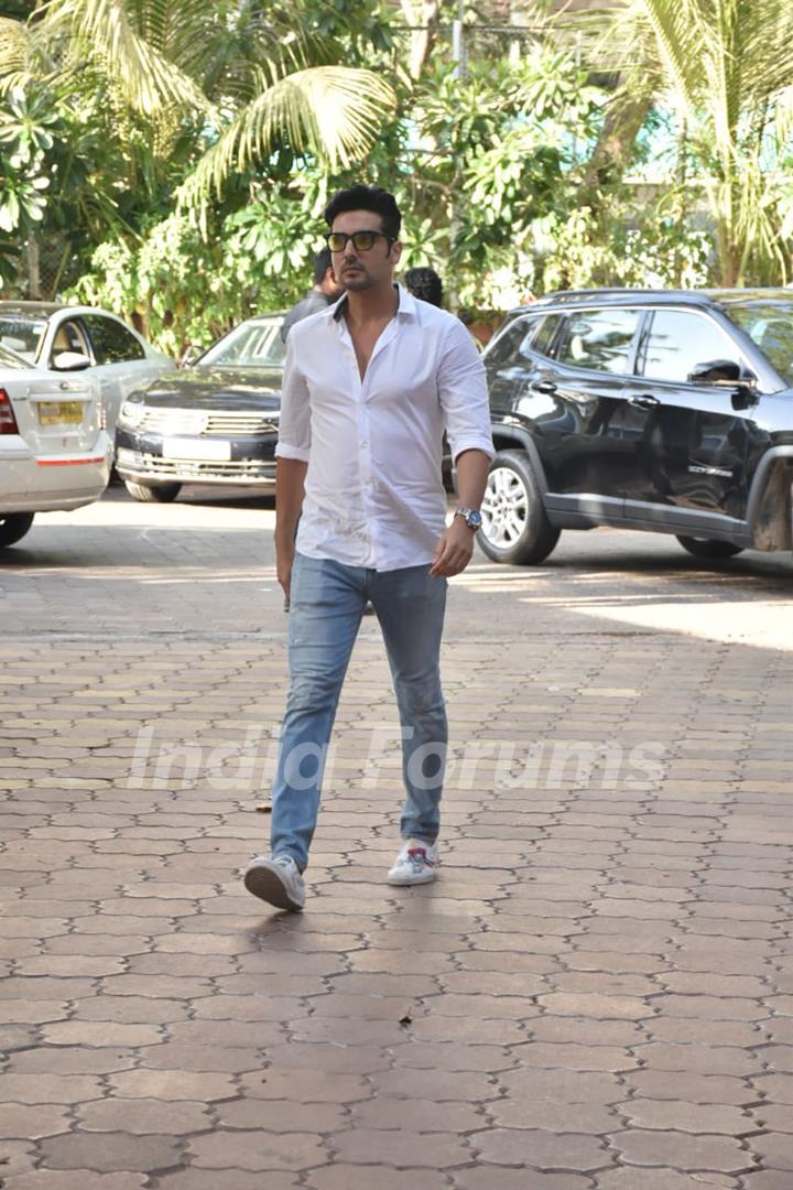 Zayed Khan at Veeru Devgan prayer meet 