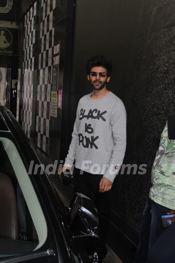 Kartik Aaryan spotted around the town 