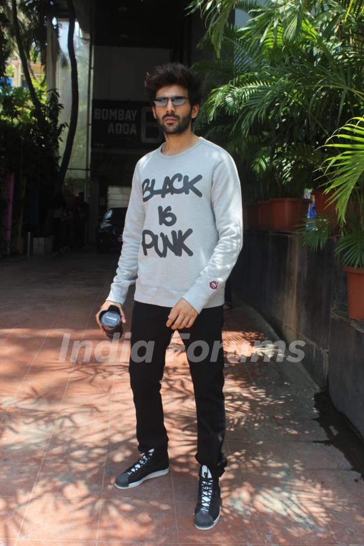 Kartik Aaryan spotted around the town