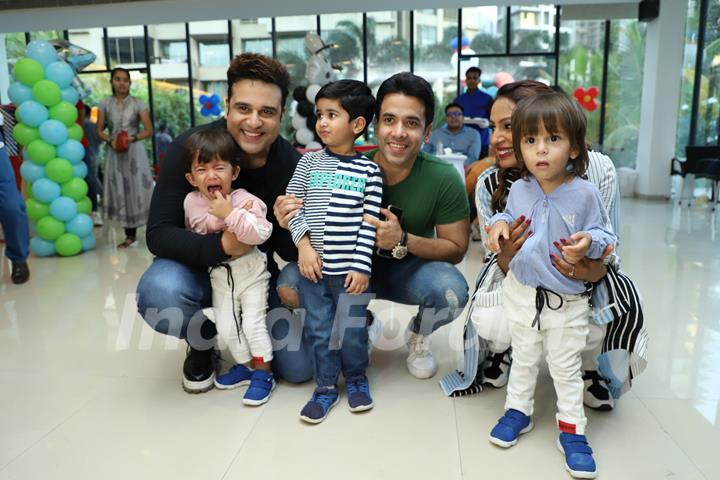 Krushna Abhishek, Tusshar Kapoor and Kashmera Shah posing with Lakshya Kapoor, Rayaan and Krishaang at their birthday bash