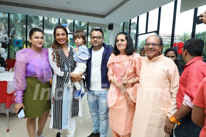 Kashmera Shah with her son and the guests at her twins' birthday bash