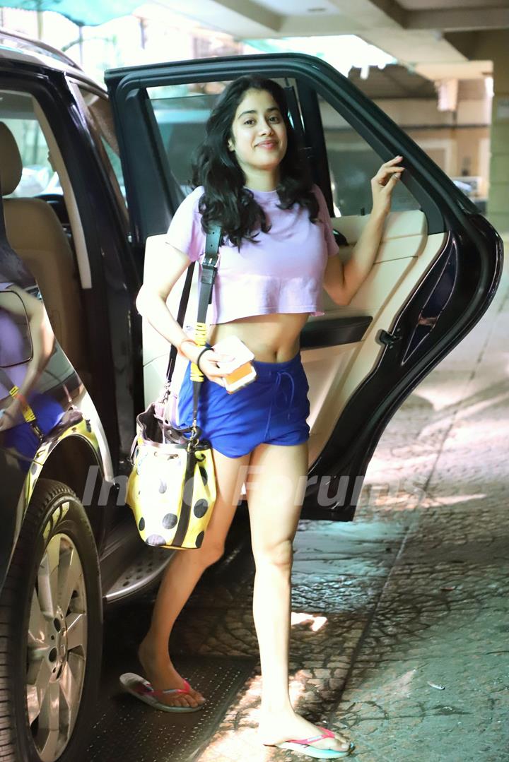 Janhvi Kapoor was papped around the town