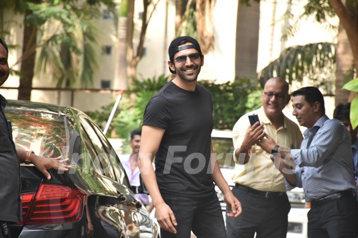 Kartik Aaryan was snapped outside Aanand L. Rai’s office