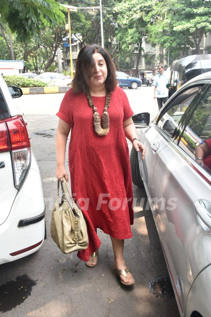 Farah Khan spotted around the town!
