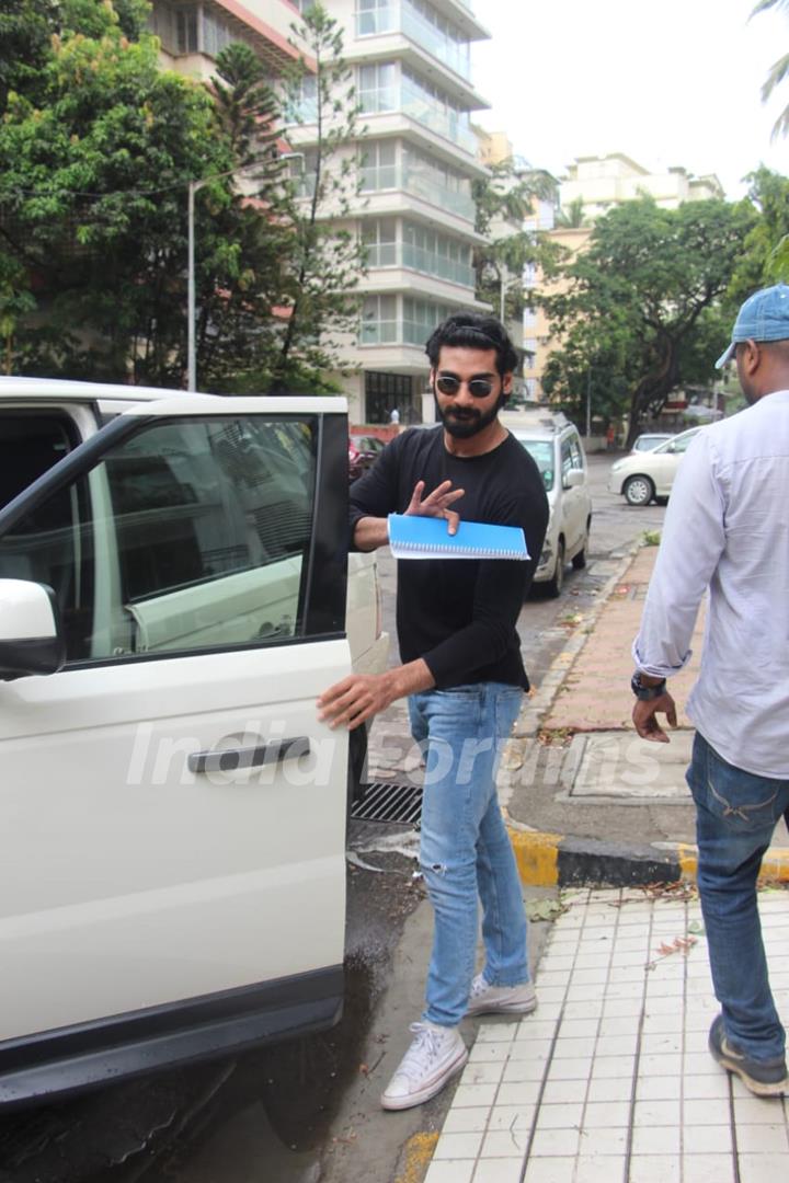 Bollywood celebrities get snapped by paparazzi around the town!