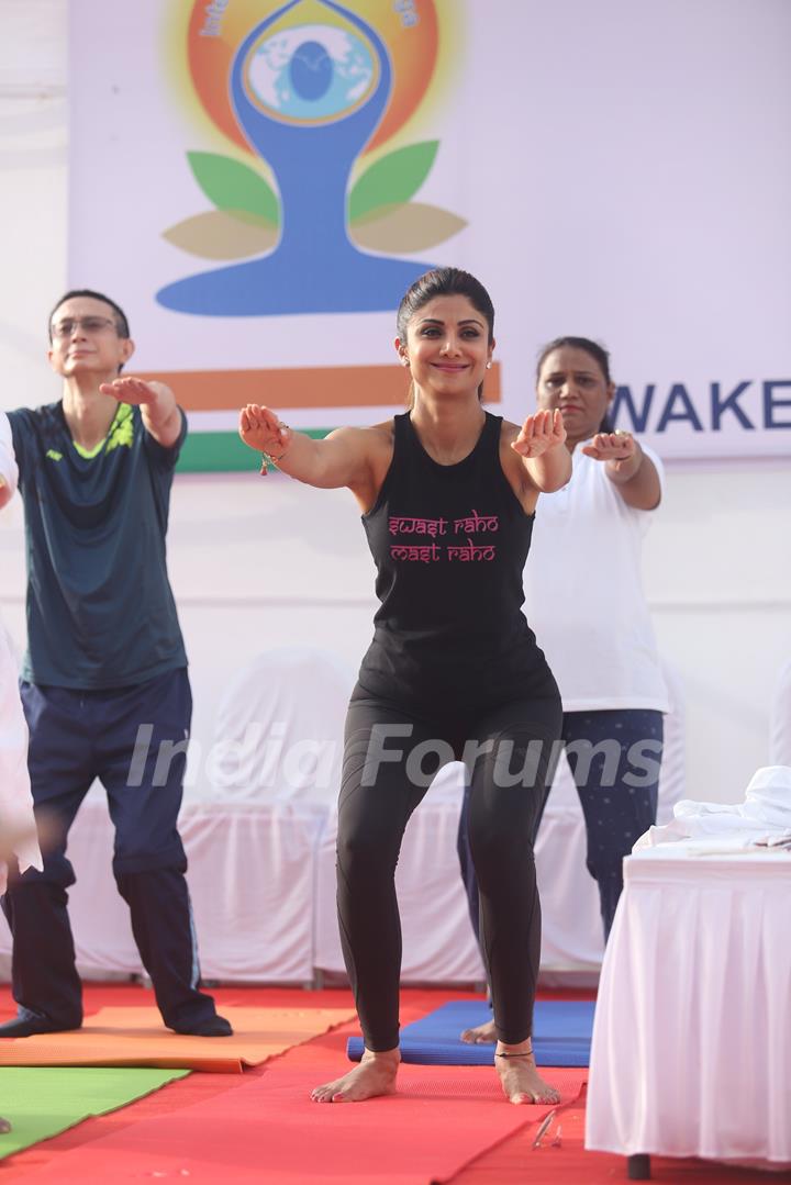 Bollywood stars celebrate yoga Day!