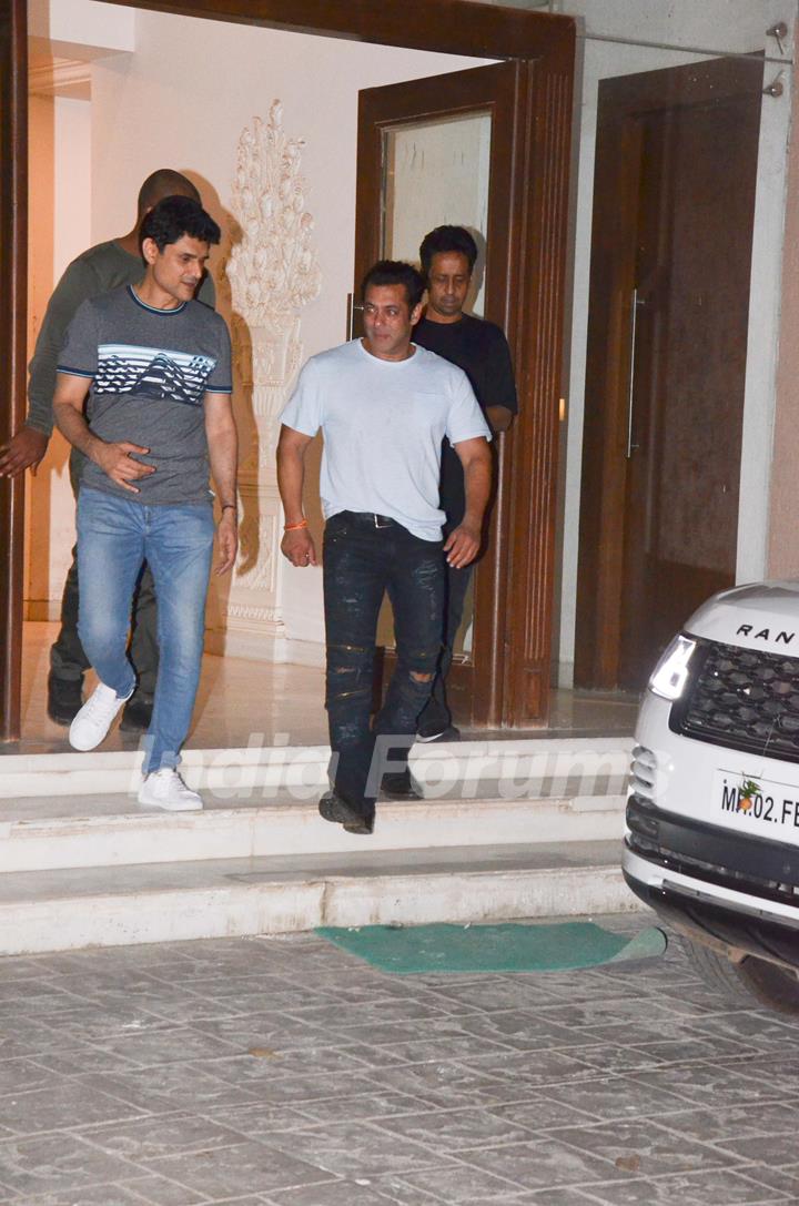 Salman Khan snapped at Arbaaz Khan's house party at Arbaaz Khan's house party