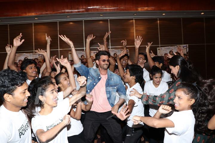 Hrithik Roshan and Mrunal Thakur at the promotions of Super 30