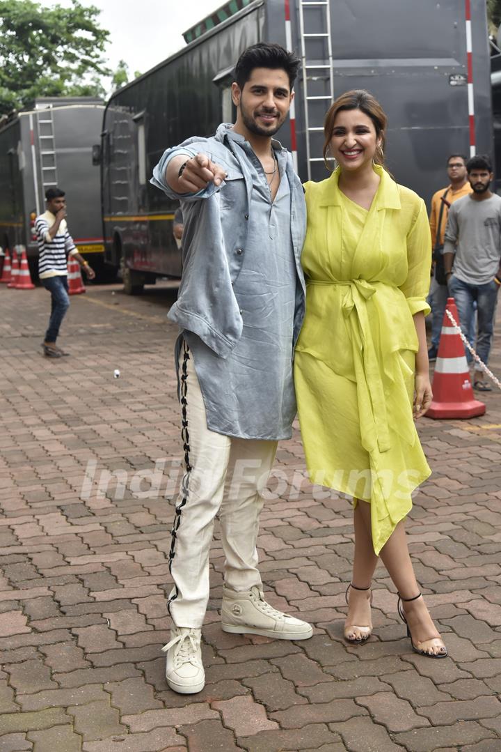 Sidharth Malhotra and Parineeti Chopra snapped during the promotions of Jabariya Jodi