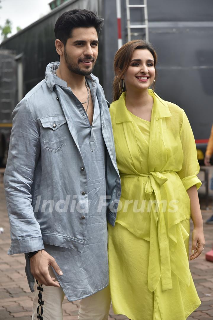 Sidharth Malhotra and Parineeti Chopra snapped during the promotions of Jabariya Jodi