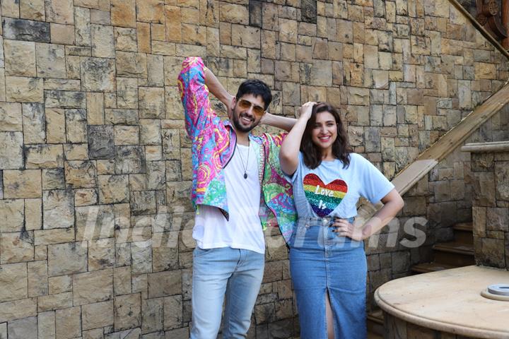 Parineeti Chopra and Sidharth Malhotra at the promotions of Jabariya Jodi!