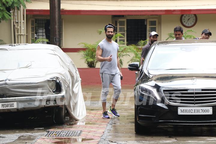 Shahid Kapoor snapped at the gym