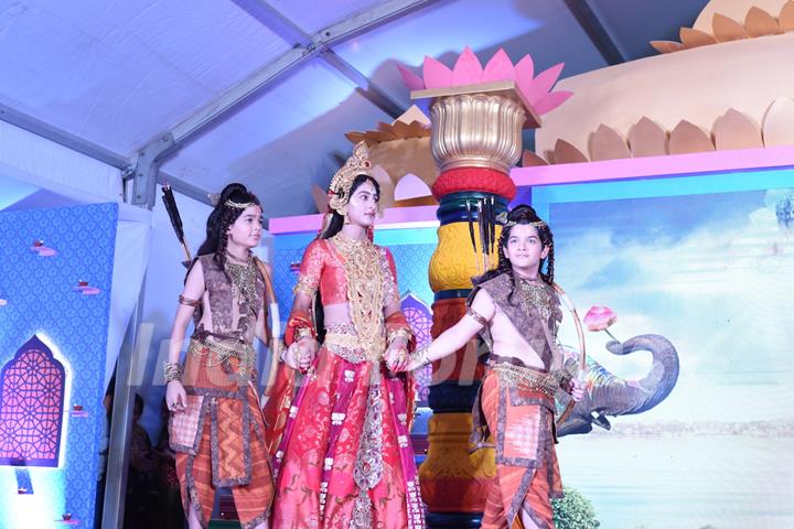 Harshit Kabra as Luv, Shivya Pathania as Sita and Krish Chahuan as Kush