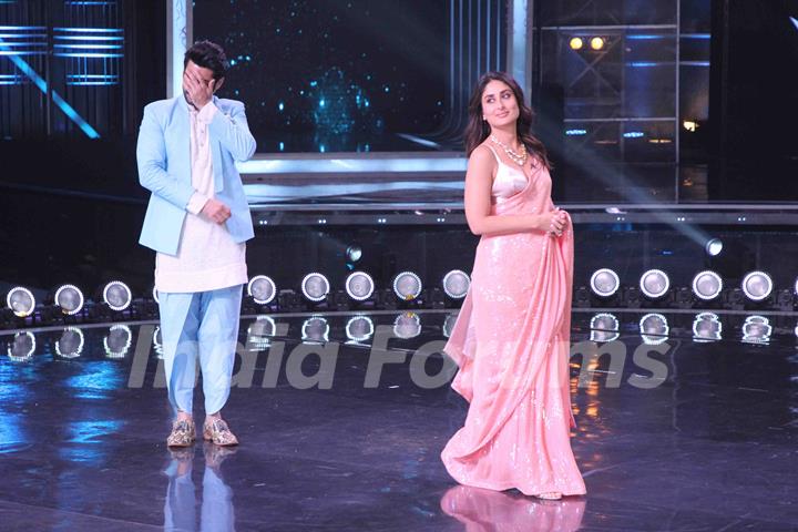 Host Karan Wahi with Judge Kareena Kapoor on the sets of Dance India Dance  