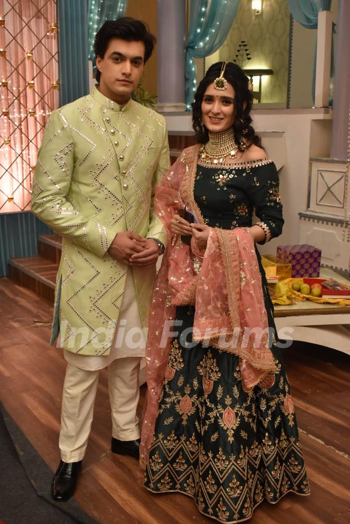 Mohsin aka Kartik and Pankhuri aka Vedika on Mehendi ceremony from Yeh Rishta Kya Kehlata Hai