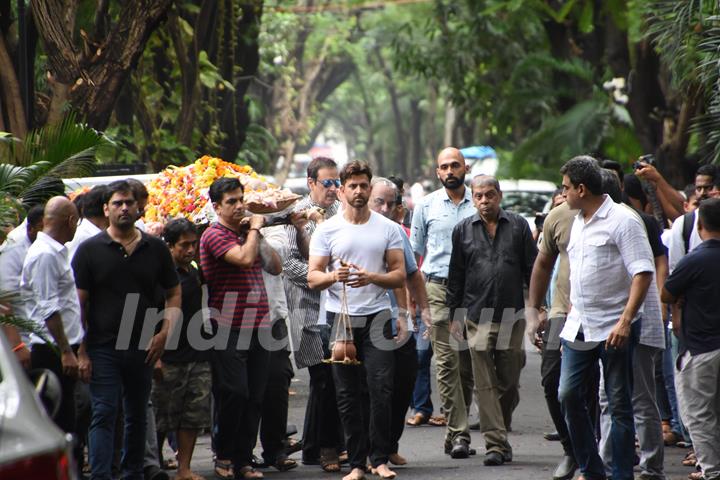 Bollywood celebs bid adieu to J. Om Prakash!