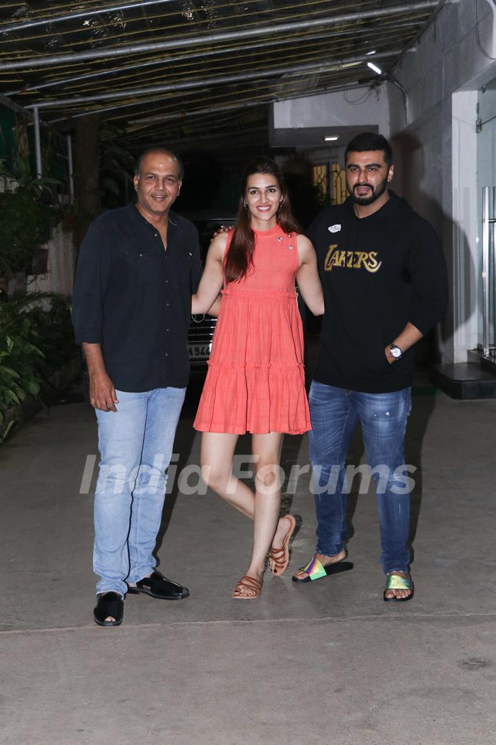 Arjun Kapoor, Kriti Sanon and Ashutosh Gowarikar were spotted around the town