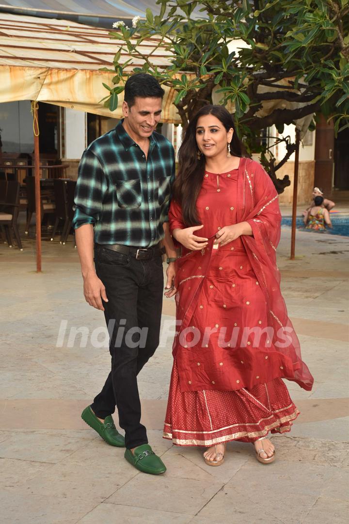 Akshay Kumar and Vidya Balan enjoy the success of Mission Mangal!