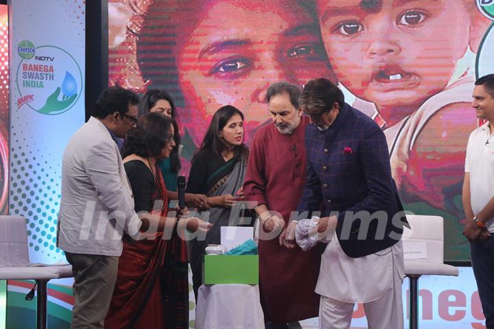 Amitabh Bachchan was papped at NDTV Swatch India Marathon