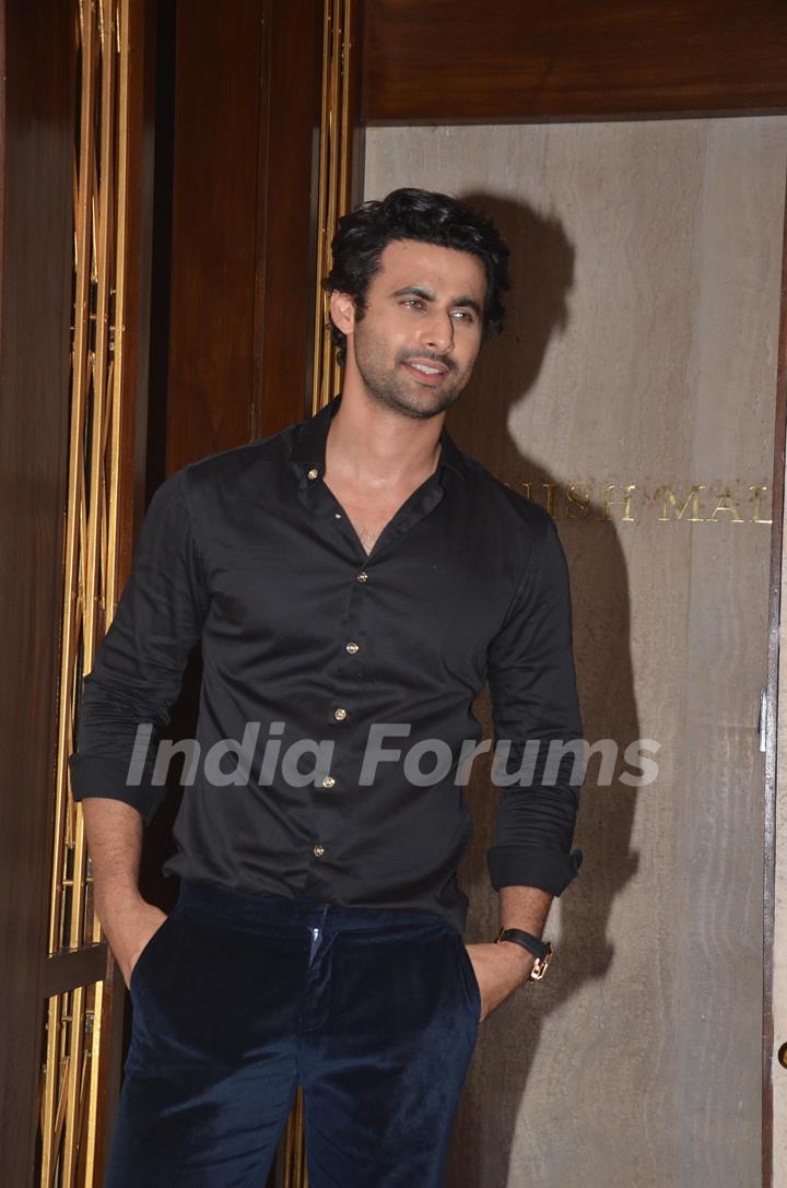 Bollywood Celebrities at Manish Malhotra's house party!